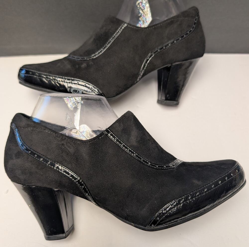 Clarks Artisan Diamond Cameo Pumps Womens Size 8W Black Suede Ankle Bootie Heels